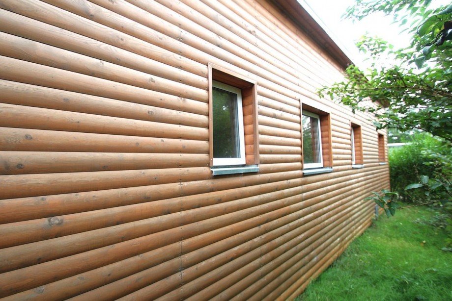 Die R�ckseite des Mobilheims Bungalow Klein R�nnau