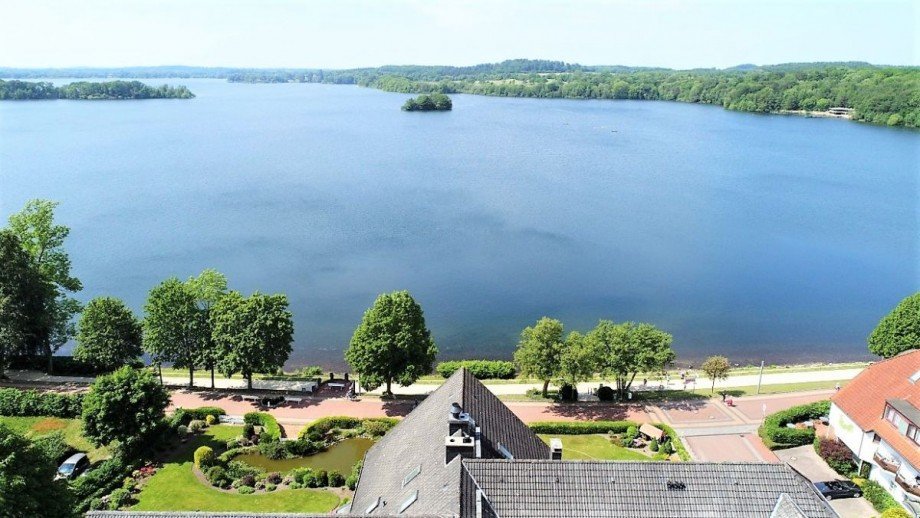 Der Dieksee vor dem Haus Wohnung Malente