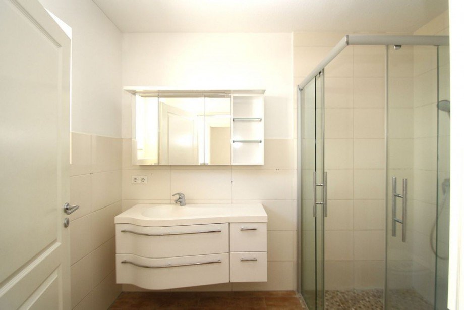 Das moderne Badezimmer (Abbildung �hnlich) Bungalow Bad Malente-Gremsm�hlen