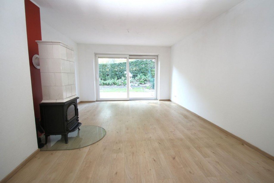 Das Wohnzimmer mit dem Zugang zur Terrasse (Abbildung �hnlich) Bungalow Bad Malente-Gremsm�hlen
